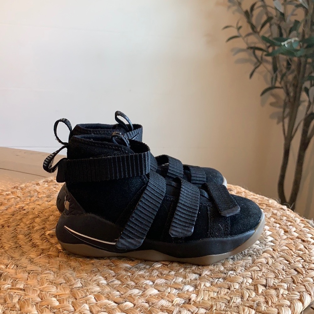Nike LeBron James soldier zoom x1 boy size 11